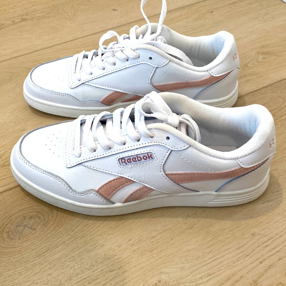 reebok women court advance pink and white sneakers size 7/5